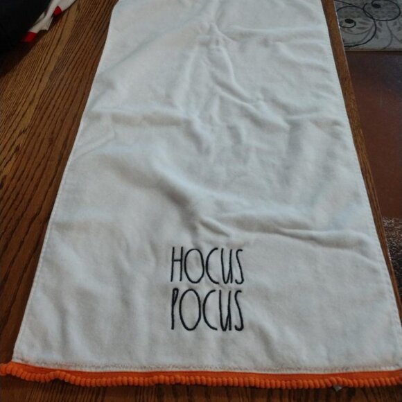 Three (3) Rae Dunn Artisan Collection by Magenta Hand Towels - Halloween - Picture 2 of 10